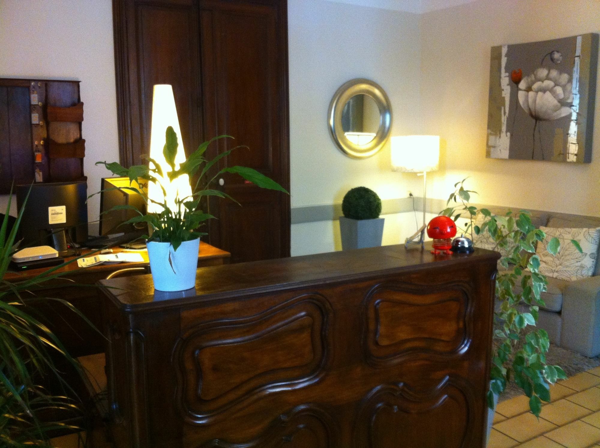 אורנג' Citotel Hotel De Provence מראה חיצוני תמונה