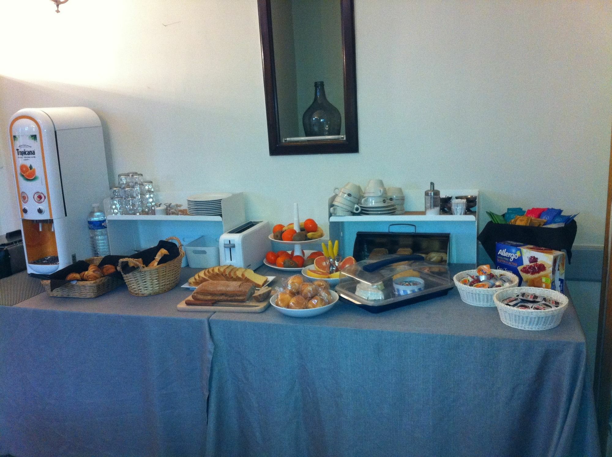 אורנג' Citotel Hotel De Provence מראה חיצוני תמונה
