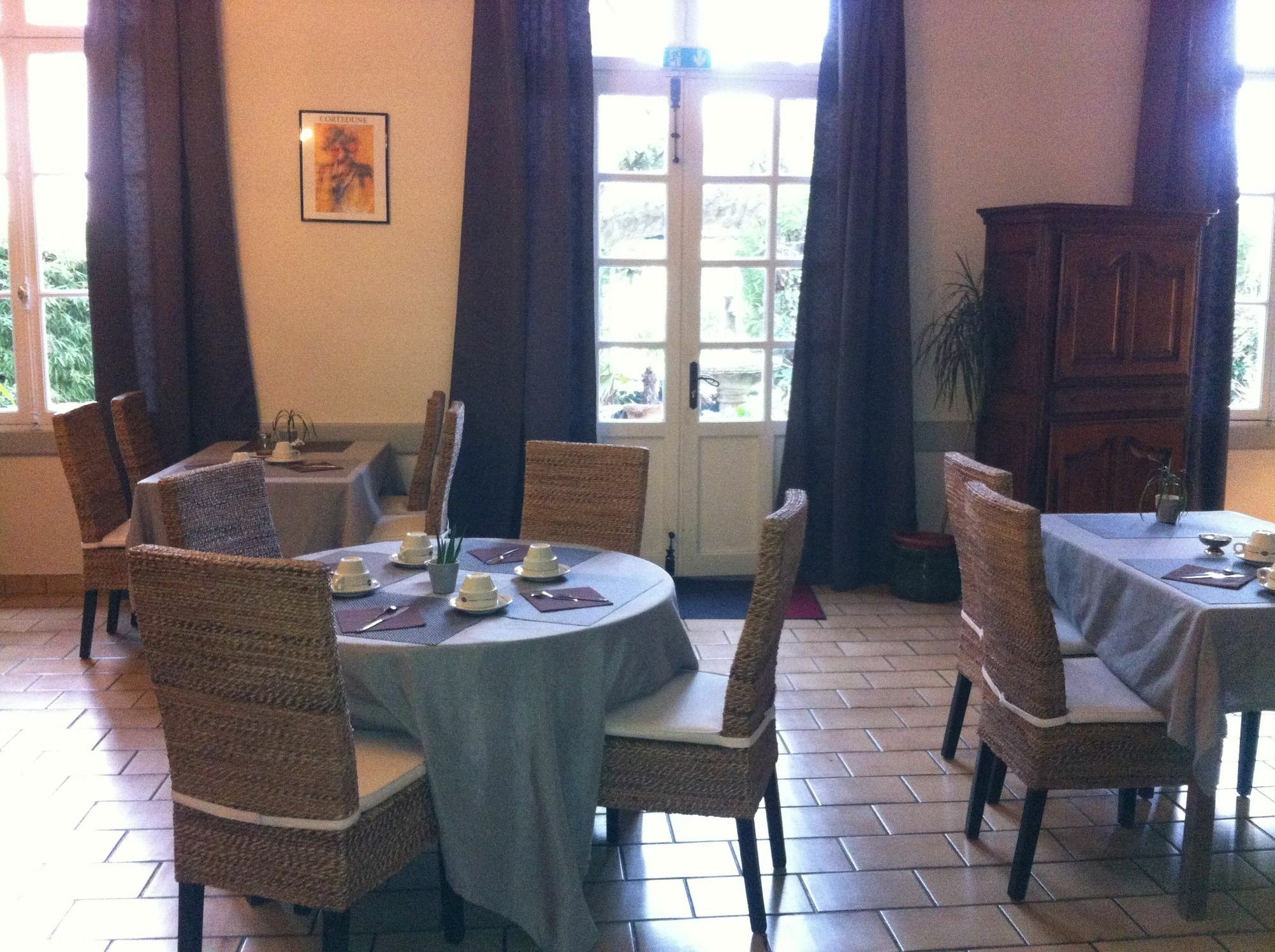 אורנג' Citotel Hotel De Provence מראה חיצוני תמונה